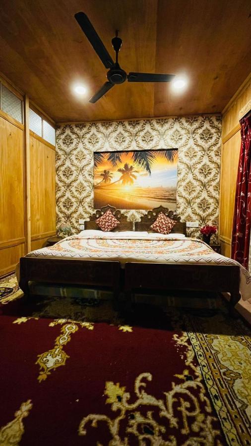 House Boat Hardy Palace Srīnagar Exterior foto