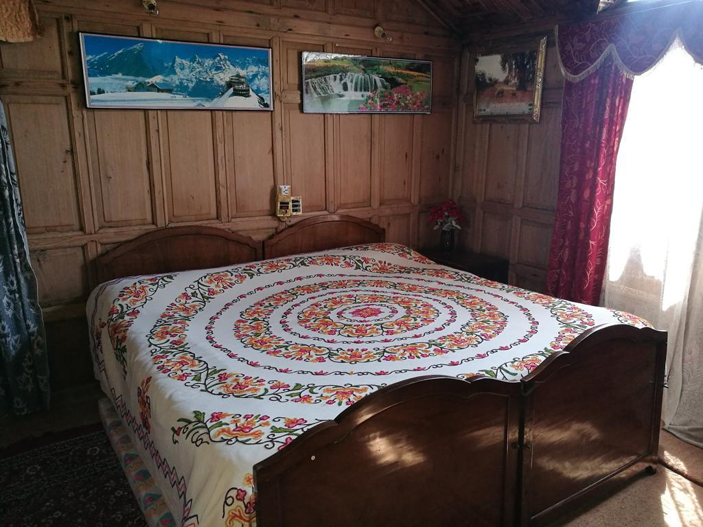 House Boat Hardy Palace Srīnagar Exterior foto
