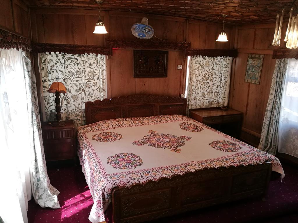 House Boat Hardy Palace Srīnagar Exterior foto