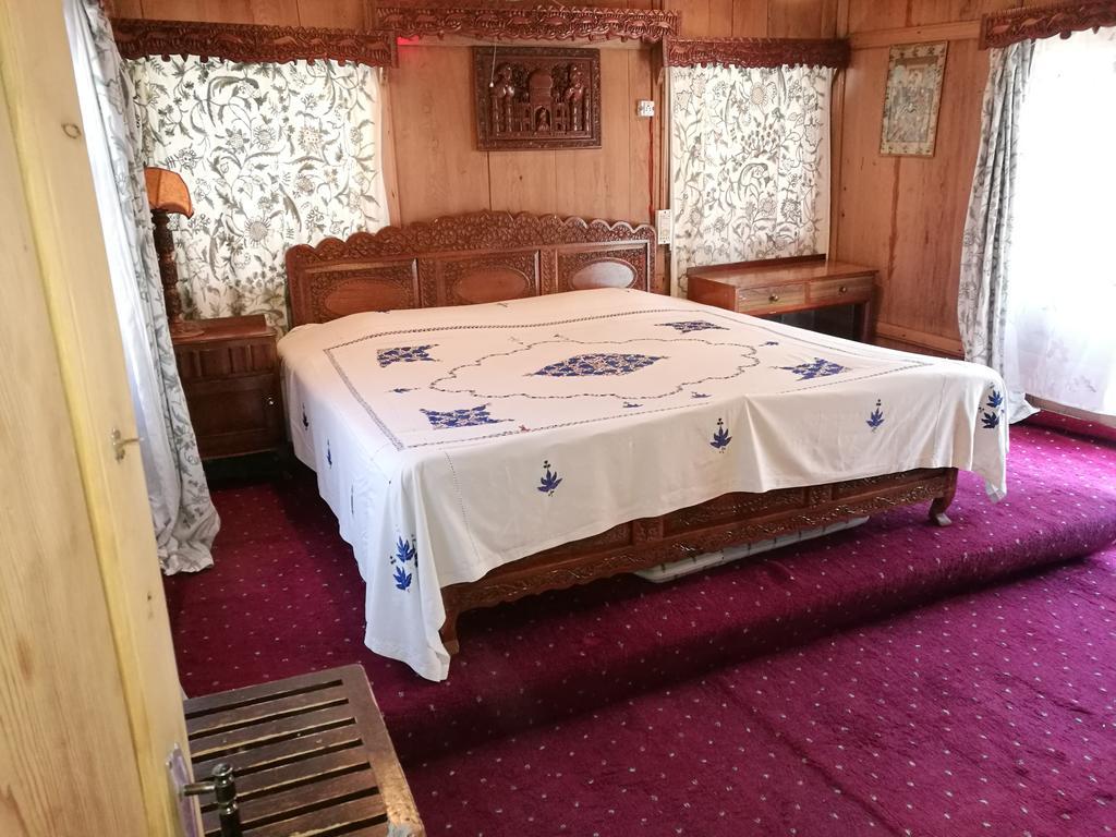 House Boat Hardy Palace Srīnagar Exterior foto