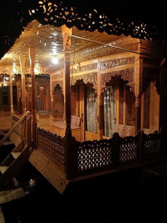 House Boat Hardy Palace Srīnagar Exterior foto