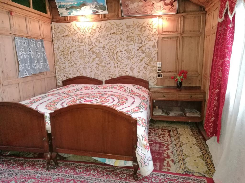 House Boat Hardy Palace Srīnagar Exterior foto