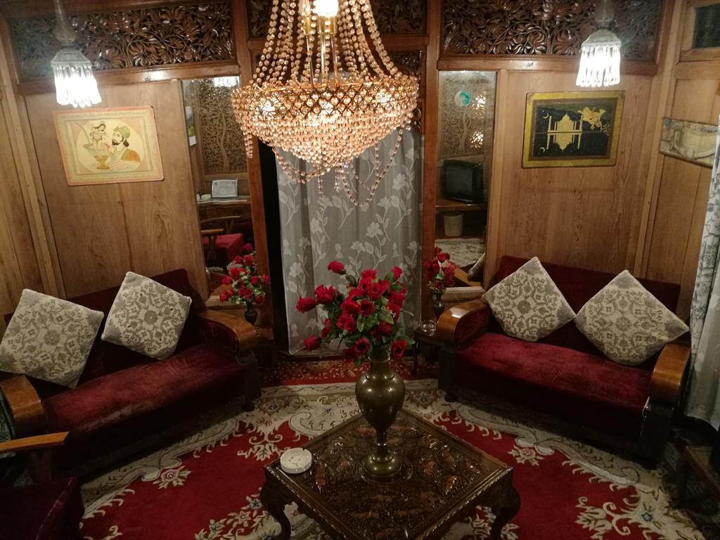House Boat Hardy Palace Srīnagar Exterior foto