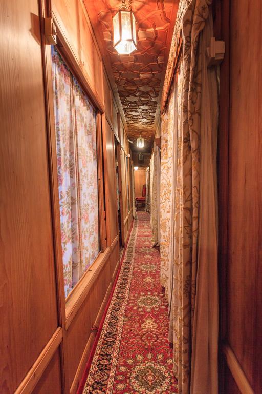 House Boat Hardy Palace Srīnagar Exterior foto