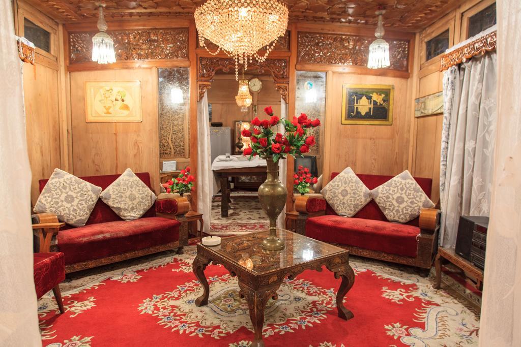 House Boat Hardy Palace Srīnagar Exterior foto